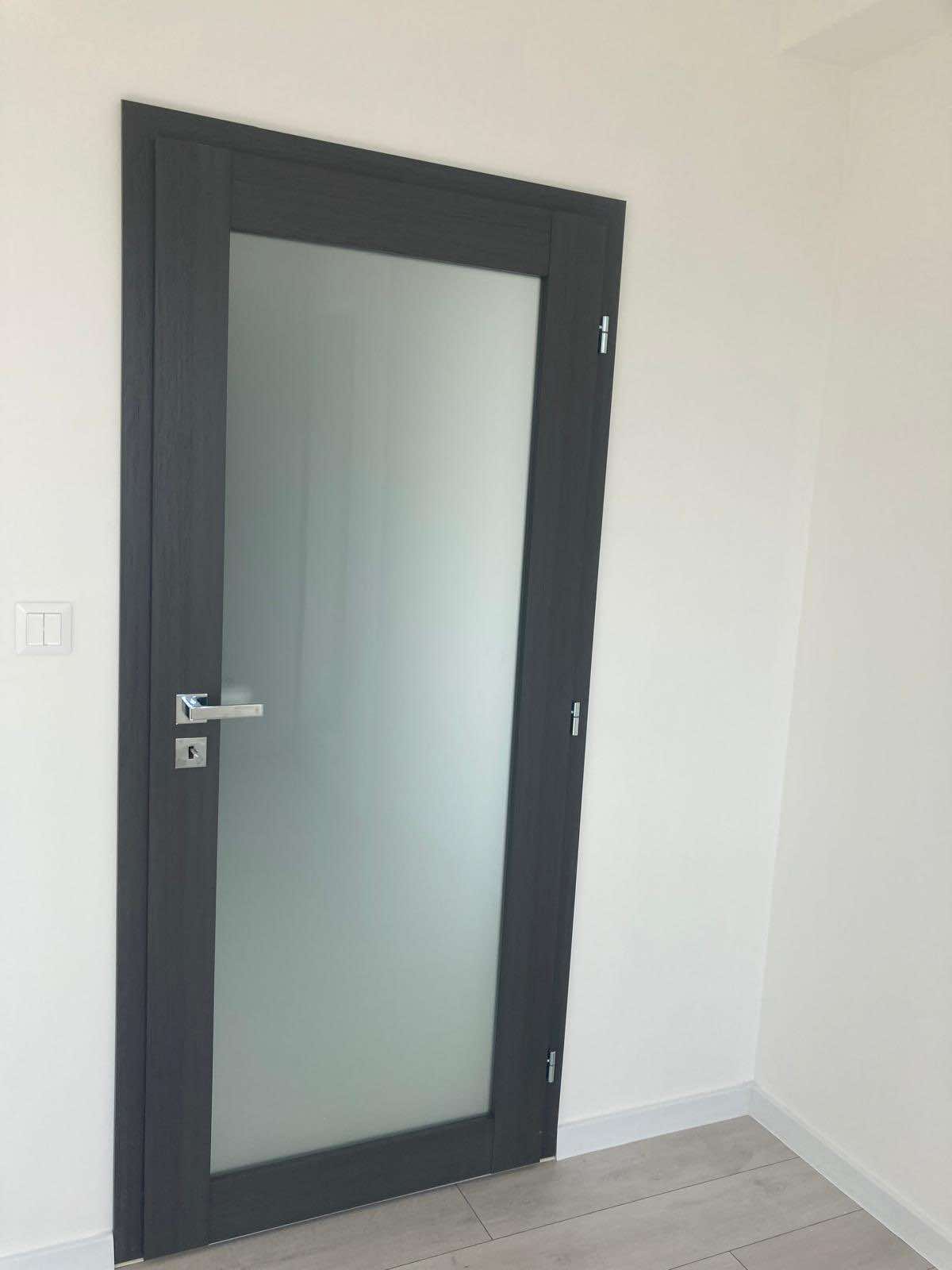 Dvere DOMINO2 a laminátová podlaha SolidStep Detail Interiérové dvere DOMINO2 v dekore ANTRACIT