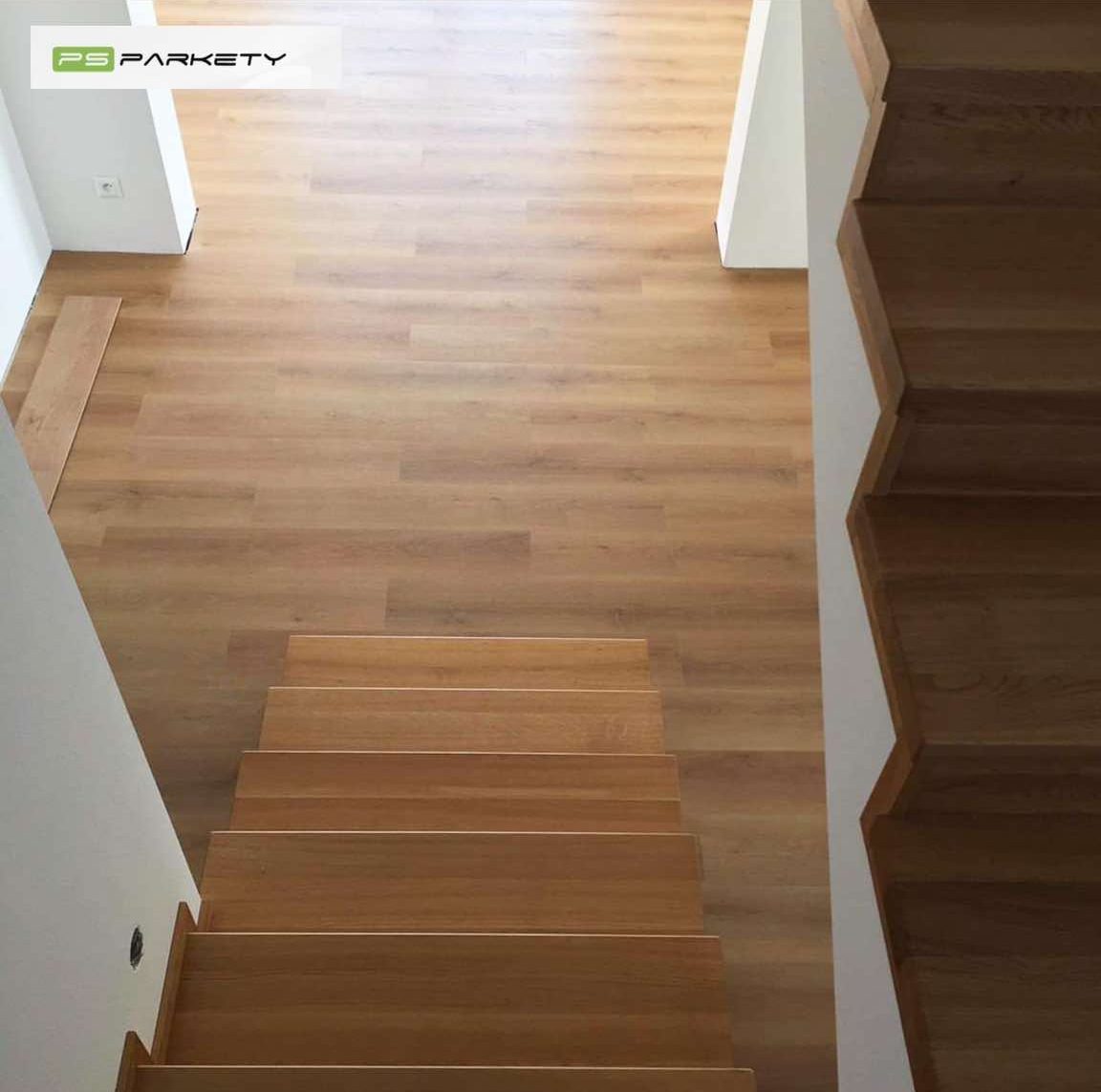 Kompozitná podlaha EGGER GreenTec na chodbe